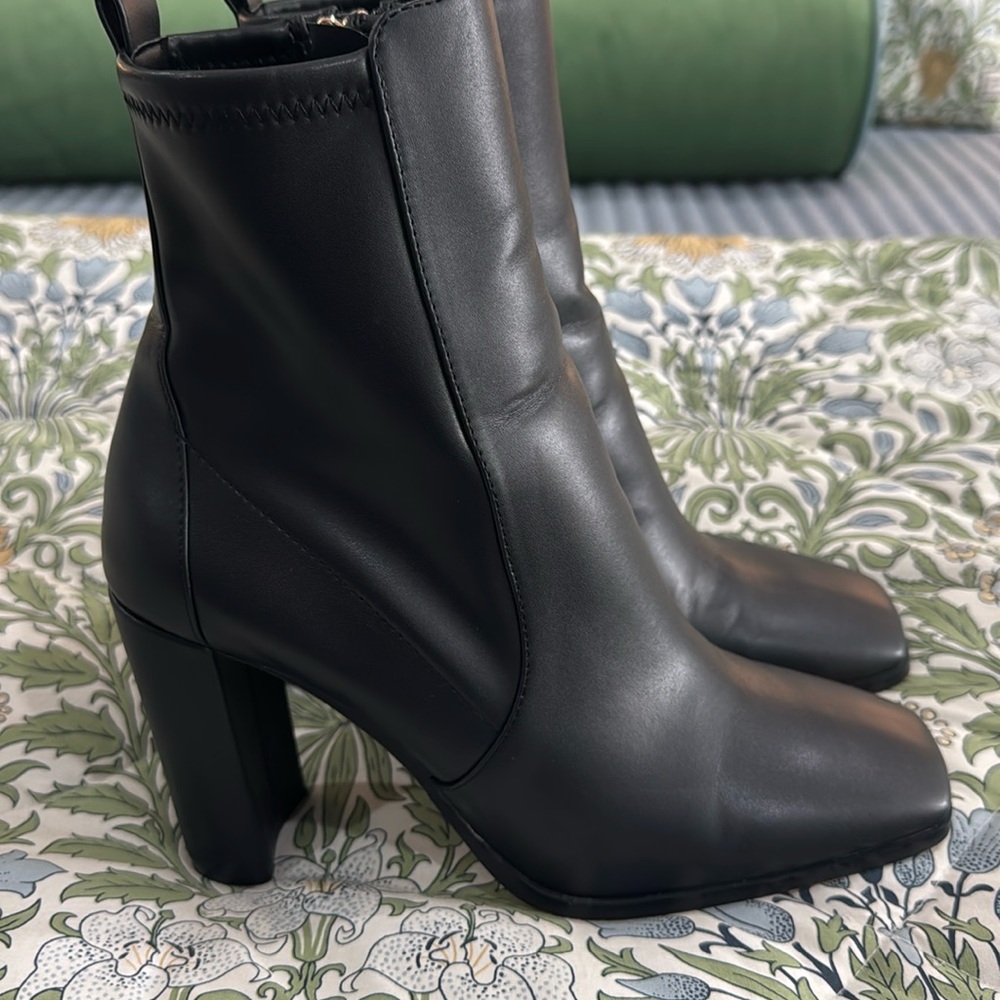 Women’s Size 8 Aldo booties